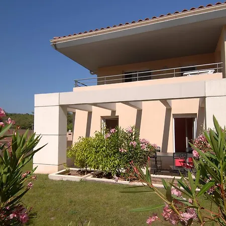 Les Parasols D'argens Aparthotel 3*